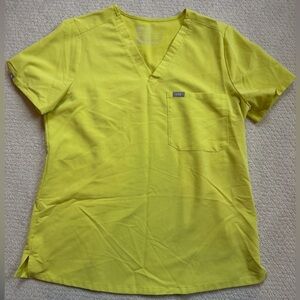 Figs Limeade Catarina One Pocket Short Sleeve Top M